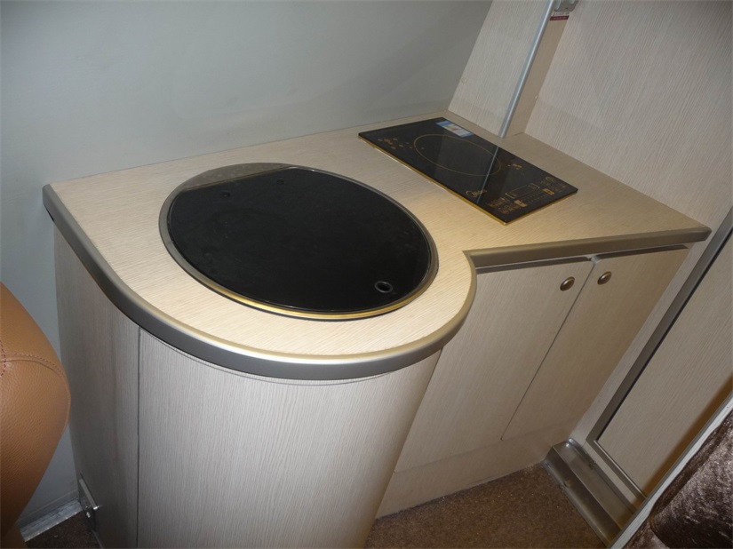 2045四驱房车 (12).JPG