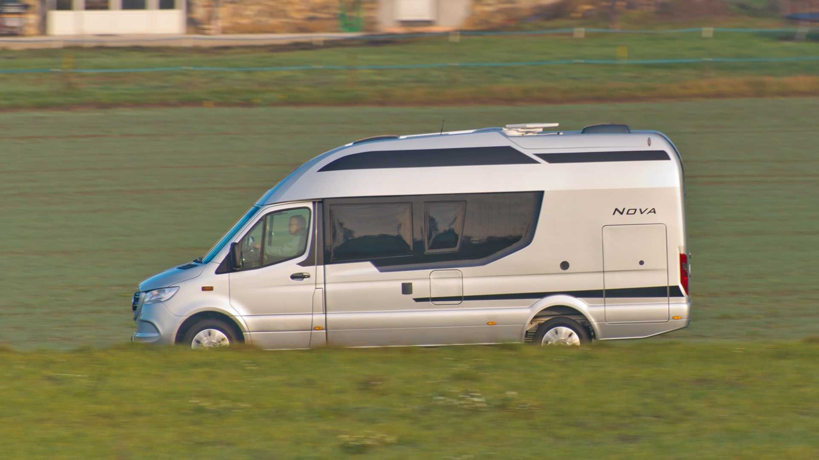 La-Strada-Nova-EB-2020-Mercedes-Benz-Sprinter-10.jpg