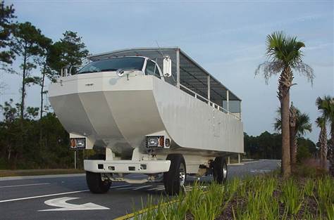 060824_amazingBus_hmed_9p.grid-6x2.jpg