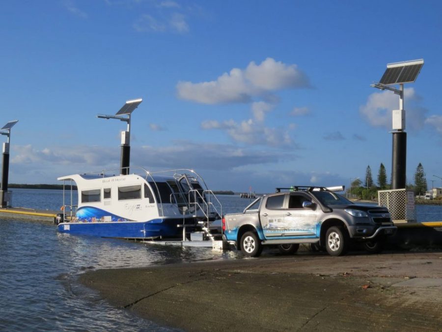 trailerable-houseboat-march-2017-4-e1492917042209.jpg