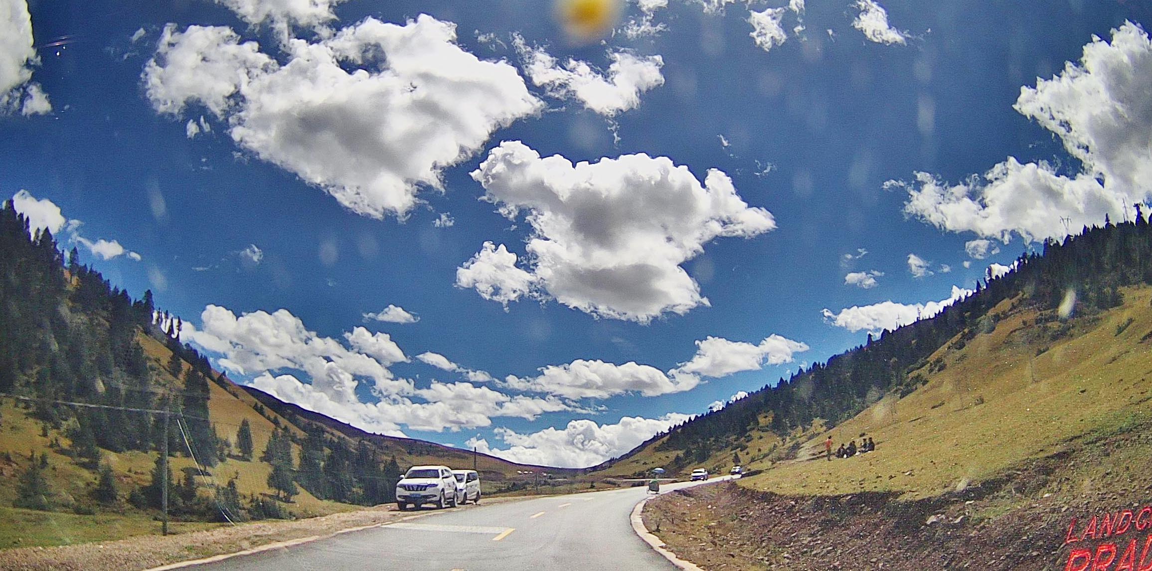 蓝天白云似触手可及