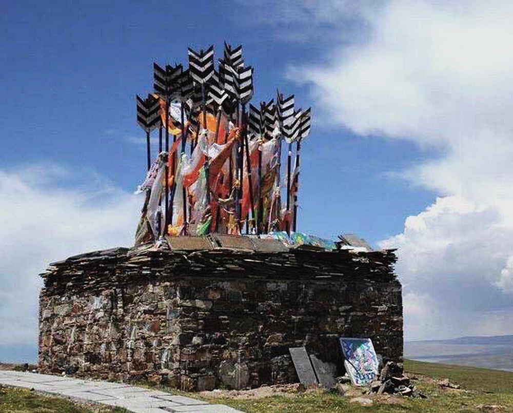 牛头碑旁的箭台。