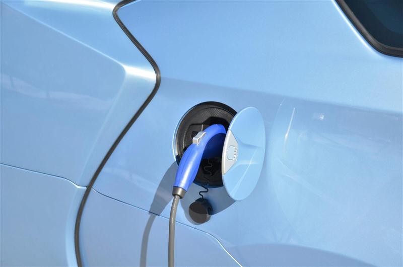 2013-Relax-Cabin-Toyota-Prius7.jpg