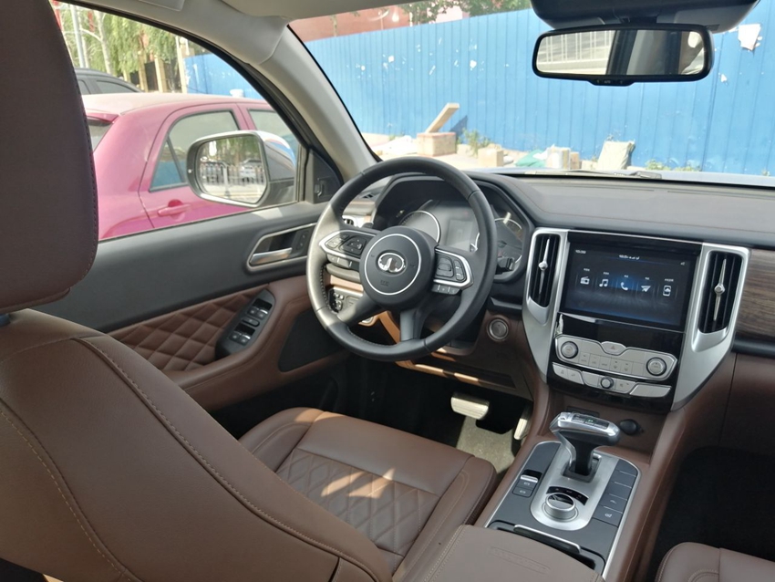 高度很好，坐在里面后看周围和前方的视野都特别的宽敞清晰，也大大的利于日常的驾驶。 ...