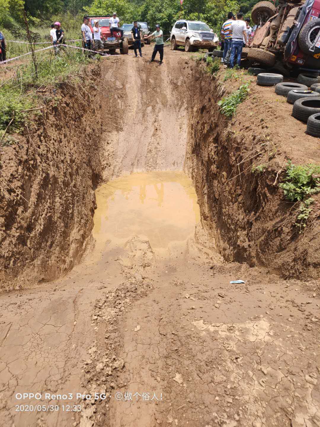 这是比赛过程中的一个巨大难关--炮弹坑，因为车与最低处水面碰撞而产生的巨大声音而得名。 ...