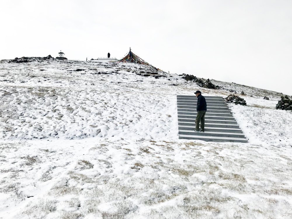 到此，只能沿阶步行了。