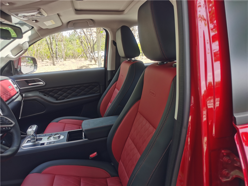 内饰也是非常赞，追上了SUV的豪华感了，对比它实惠的价格，真的物超所值。 ...