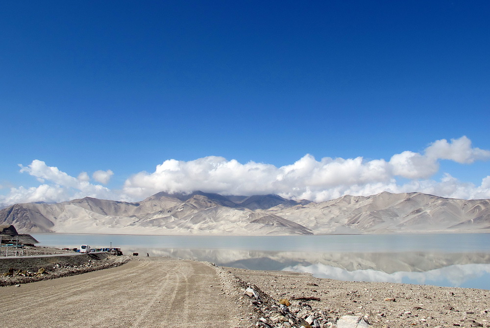 布伦口白沙山。