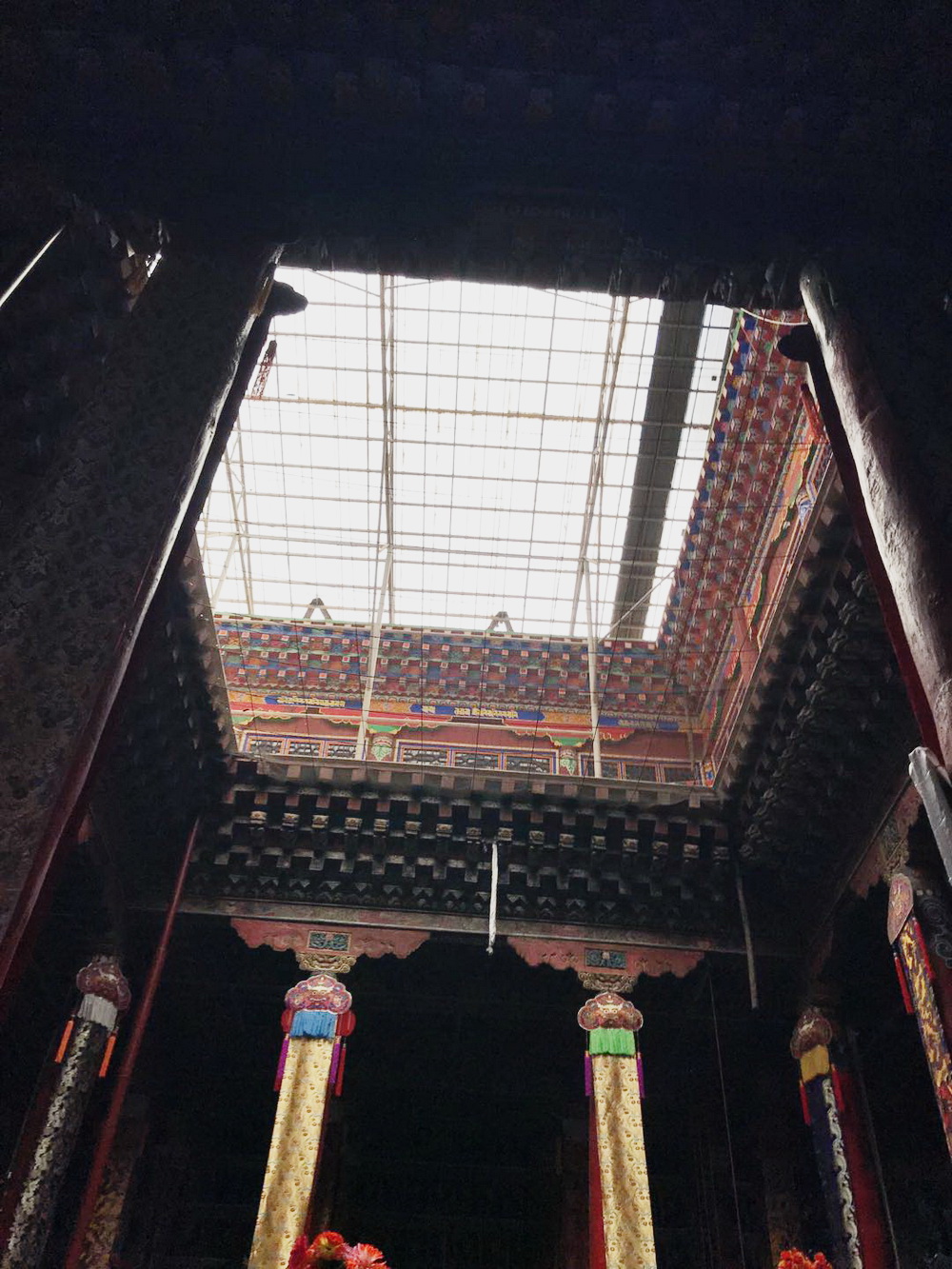 前厅硕大的天窗。