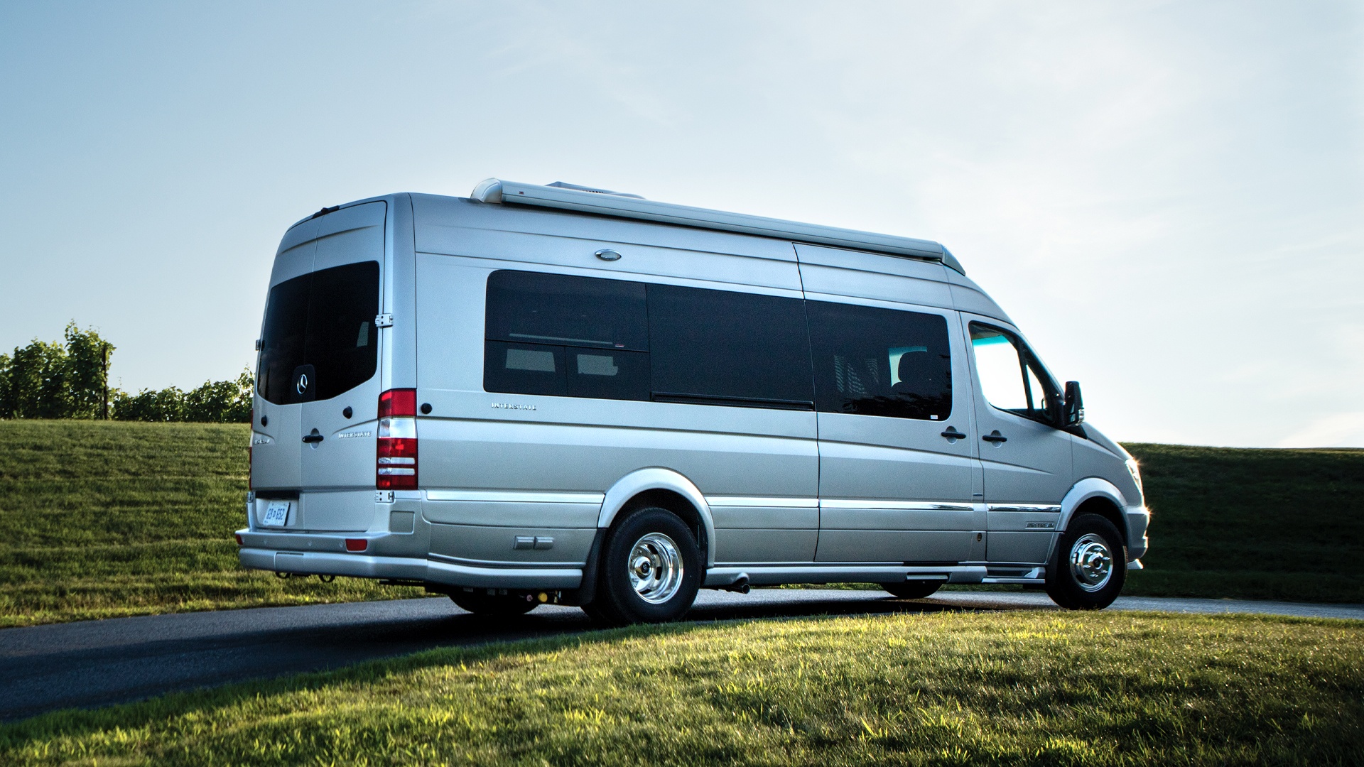 Interstate-Lounge-EXT-Touring-Coaches-curb-side2.jpg