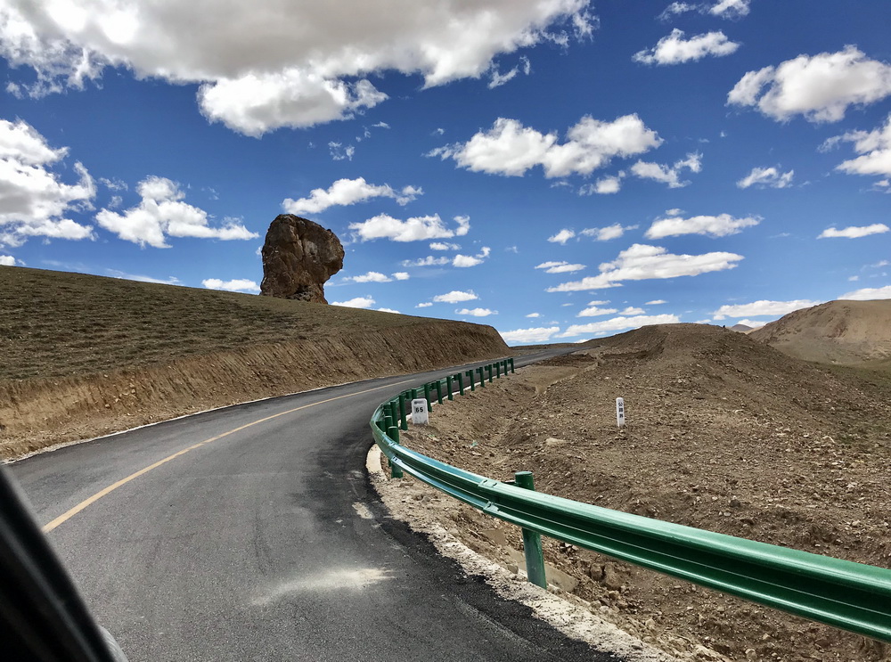 到日打借村，终于开上省道S205啦！油路！！