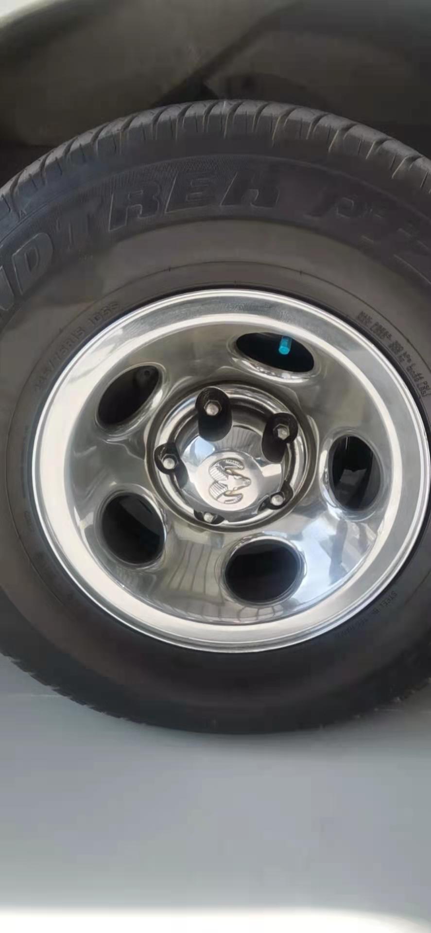 四条235|75R15邓禄普8成新轮胎