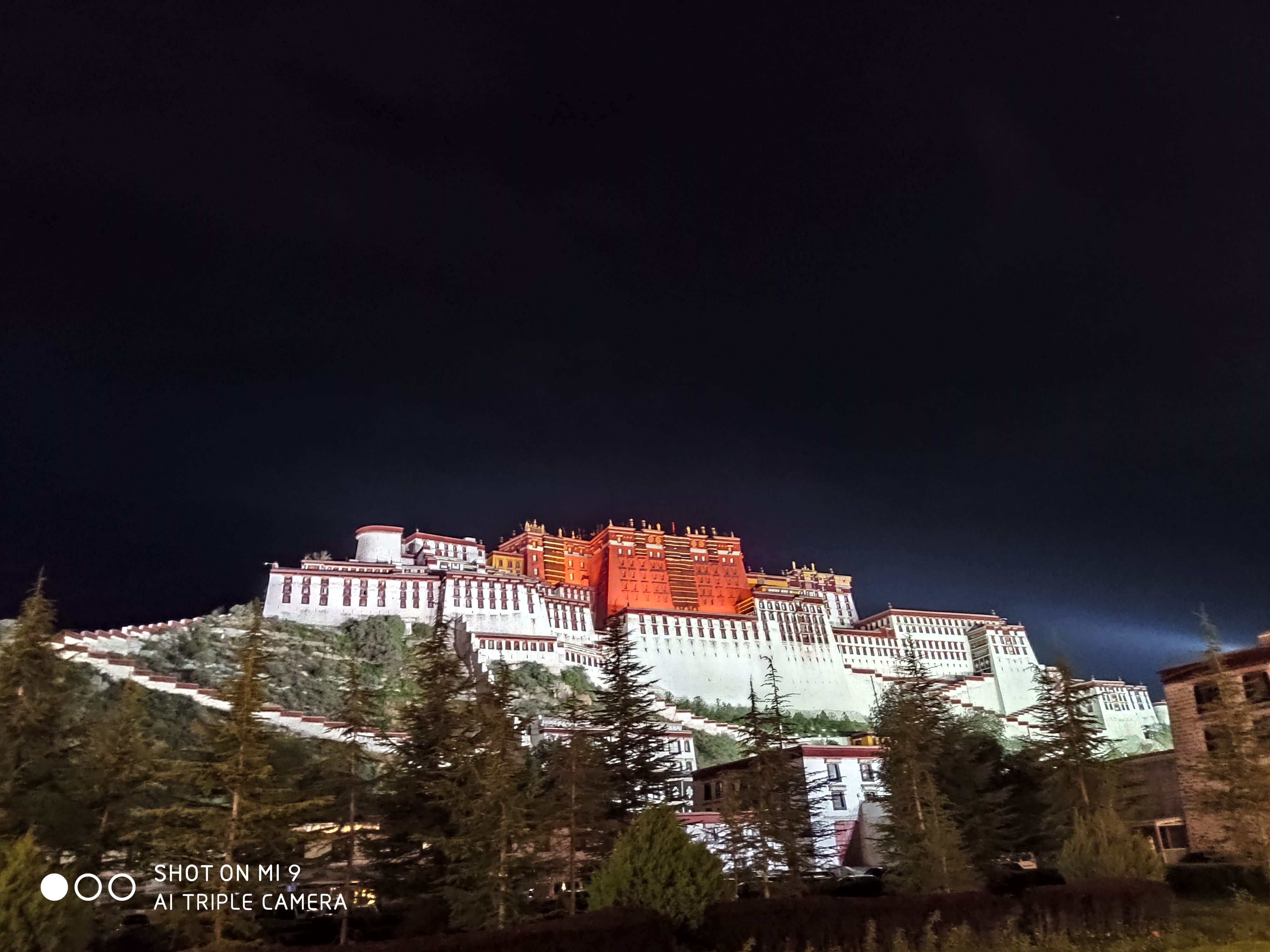布达拉宫夜景.jpg
