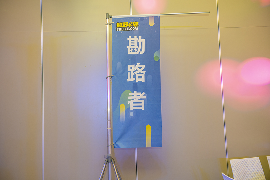 勘路者自驾穿越车会旗子