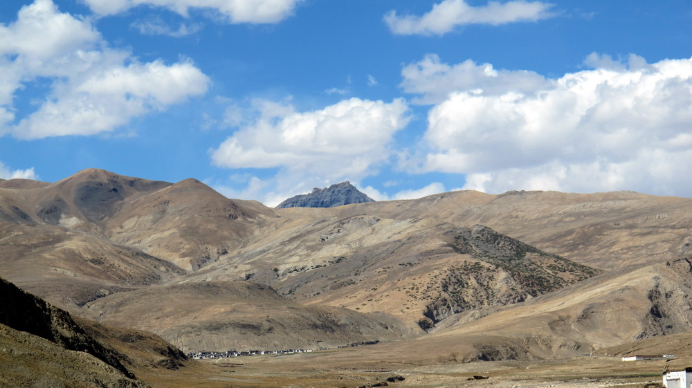 定日果热村观景台看到的珠峰顶。