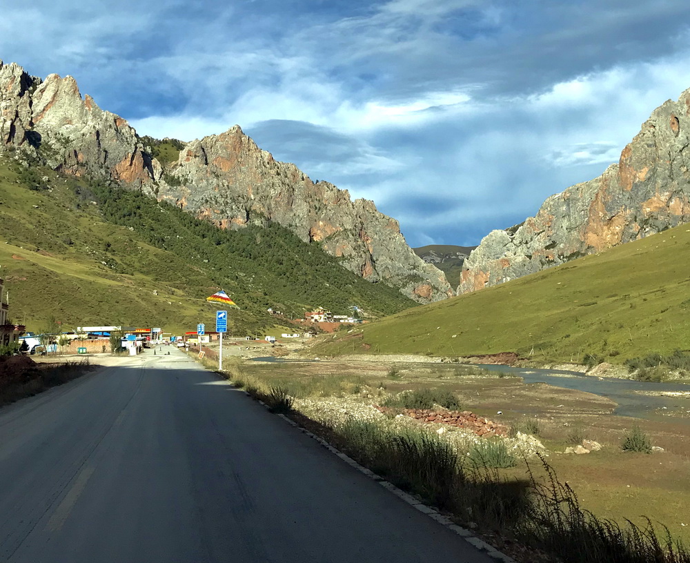 进入青海玉树囊谦县。