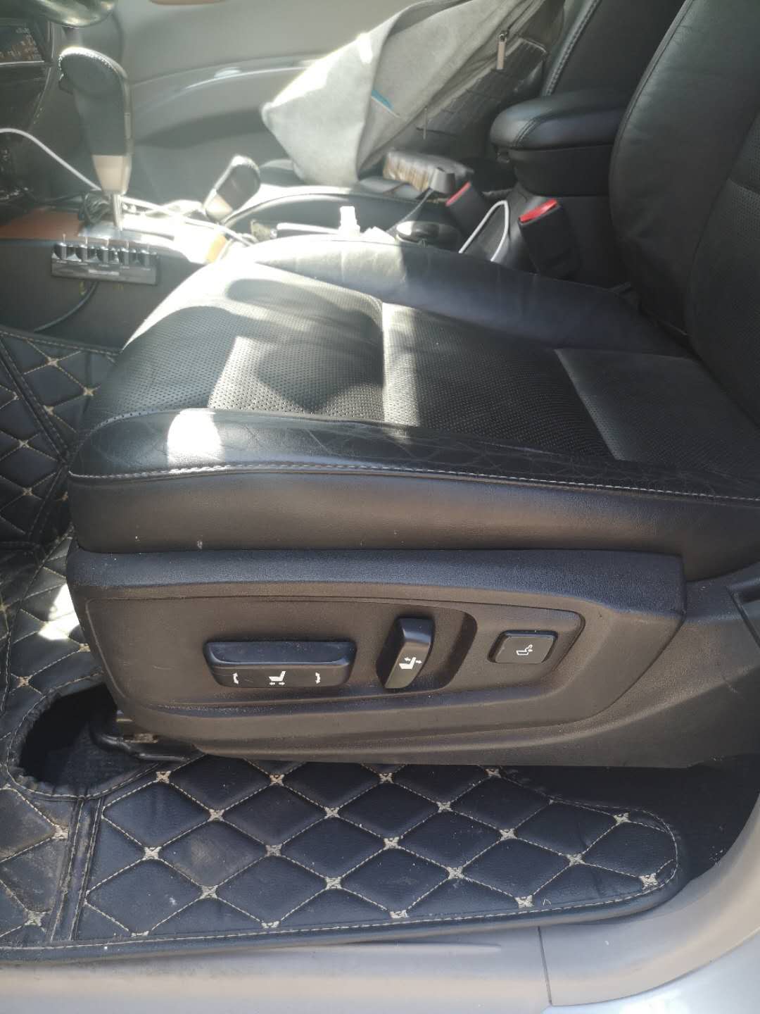 主副驾的拆车座椅要将近七千块钱，但是带通风加热，腰部支撑调节。对比原座椅那是舒服太多了。就是劲畅这个 ...