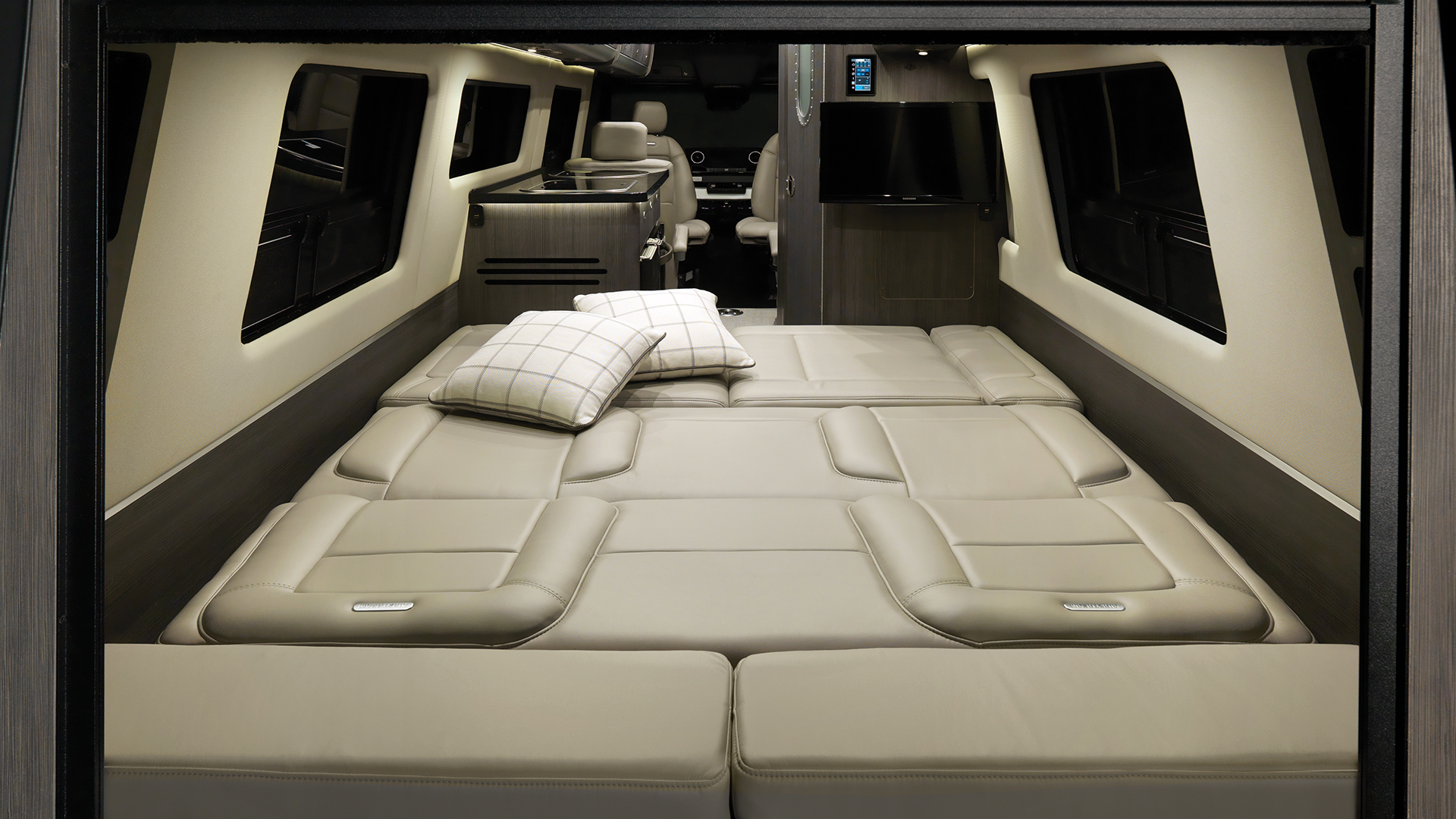 Airstream-2020-Interstate-EXT-Lounge-B2F-Bed-Down.jpg