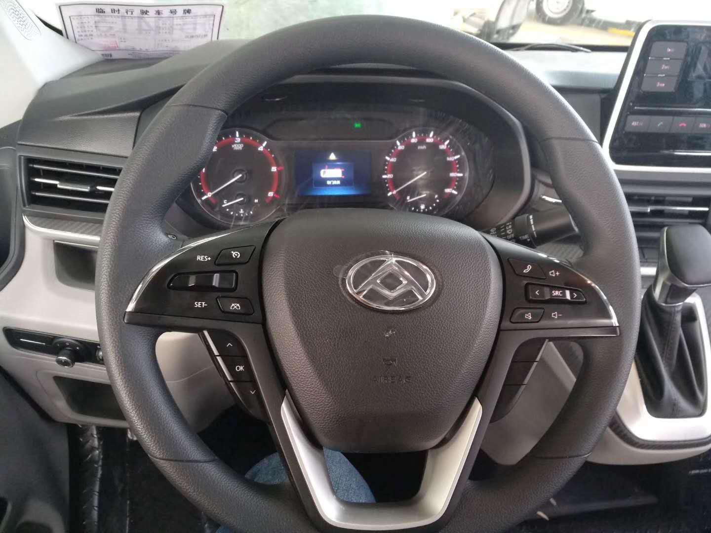 大通v90加长轴高顶B型房车，多功能方向盘带定速巡航。