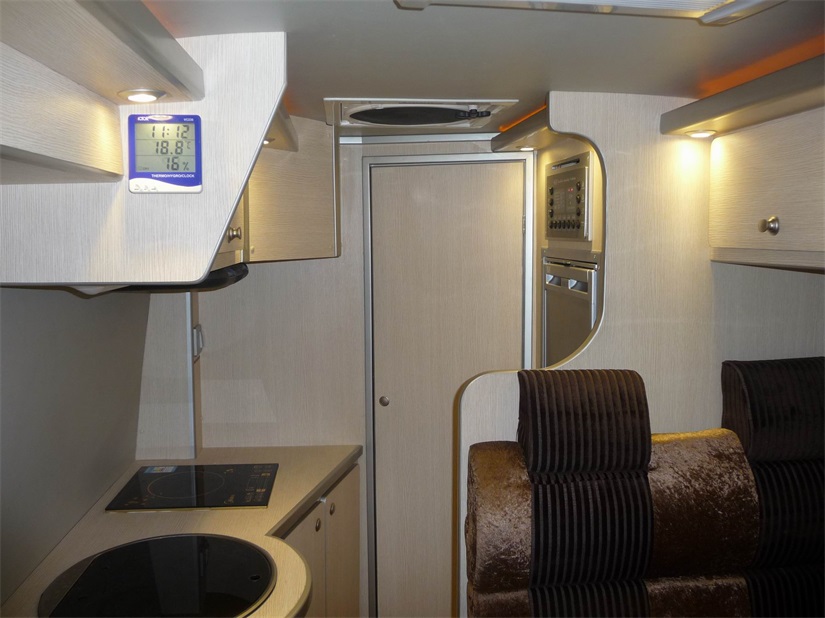 2045四驱房车 (7).JPG