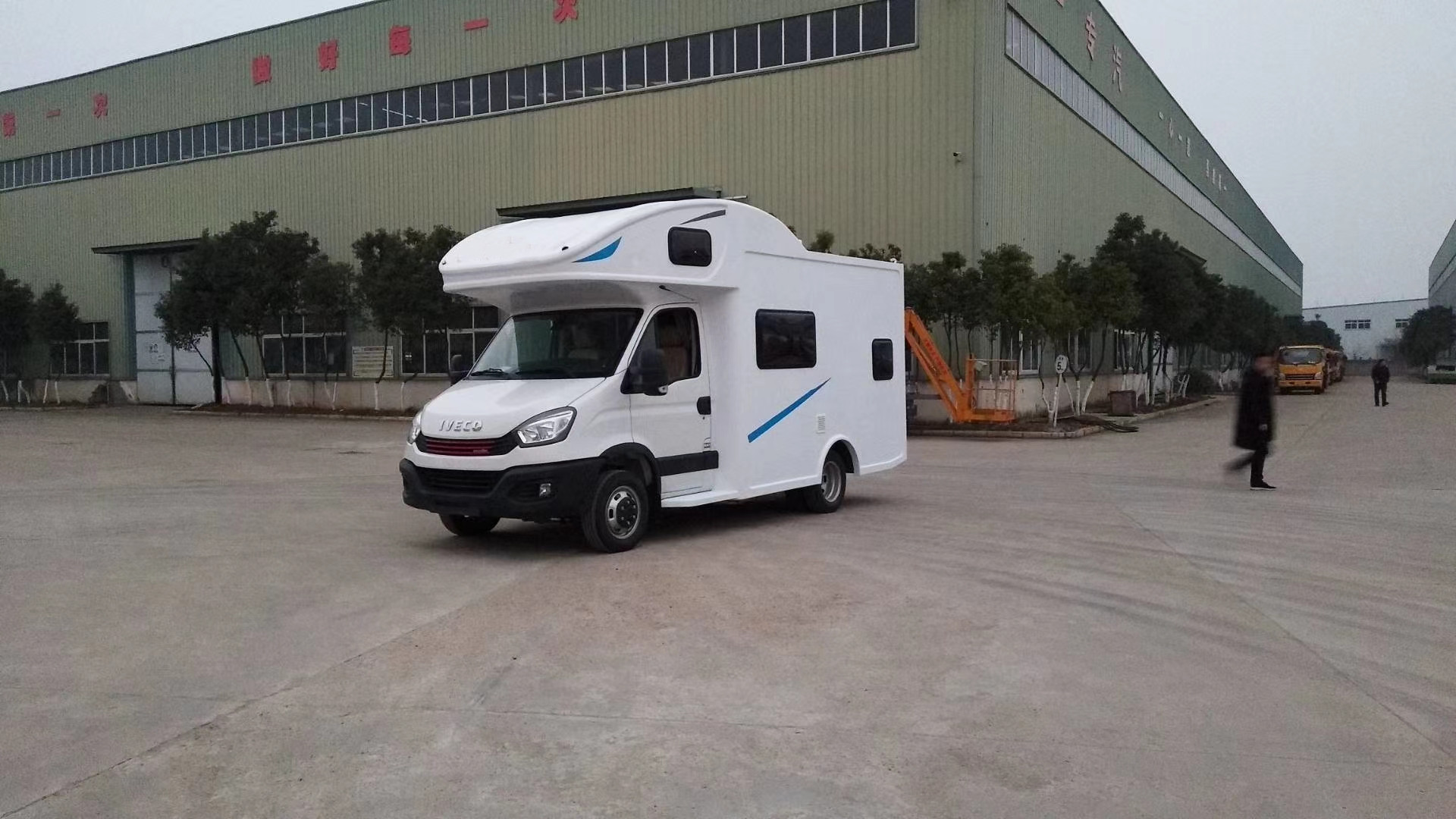 车友提车没有回家直接开始了他们的旅行生活，一个月后回家上牌照再继续旅行[微笑][微笑][微笑][微笑] ...