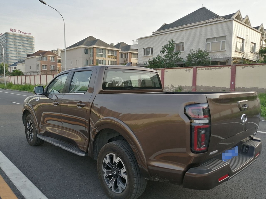 后备箱的深度和长度都不错，拉货装货的能力很不错