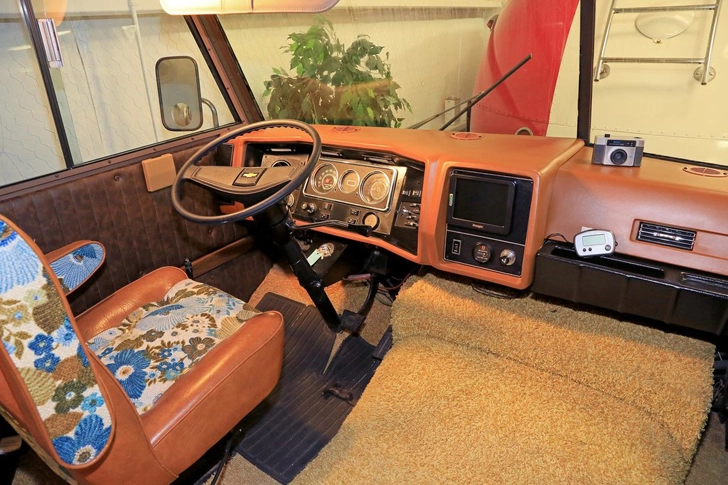 inside-1975-itasca.jpg