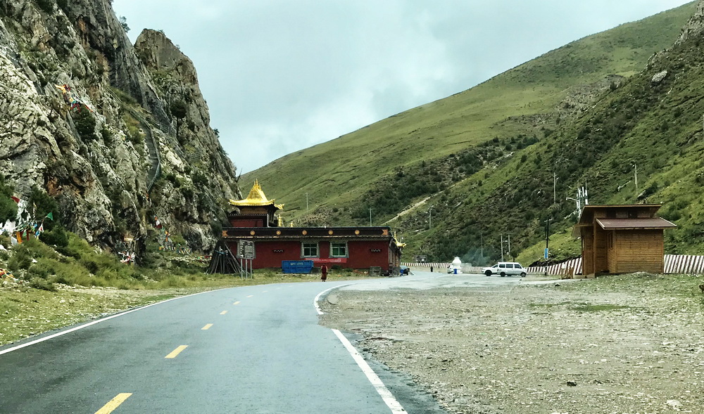 这就是誉满全球的文成公主庙！