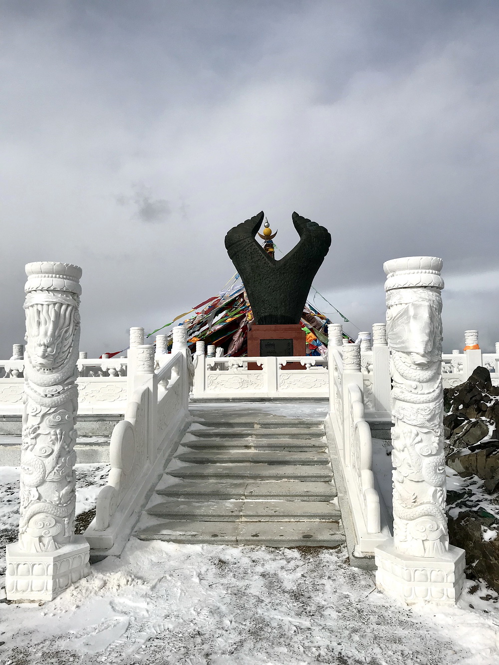 黄河源头纪念碑（俗称“牛头碑”）。