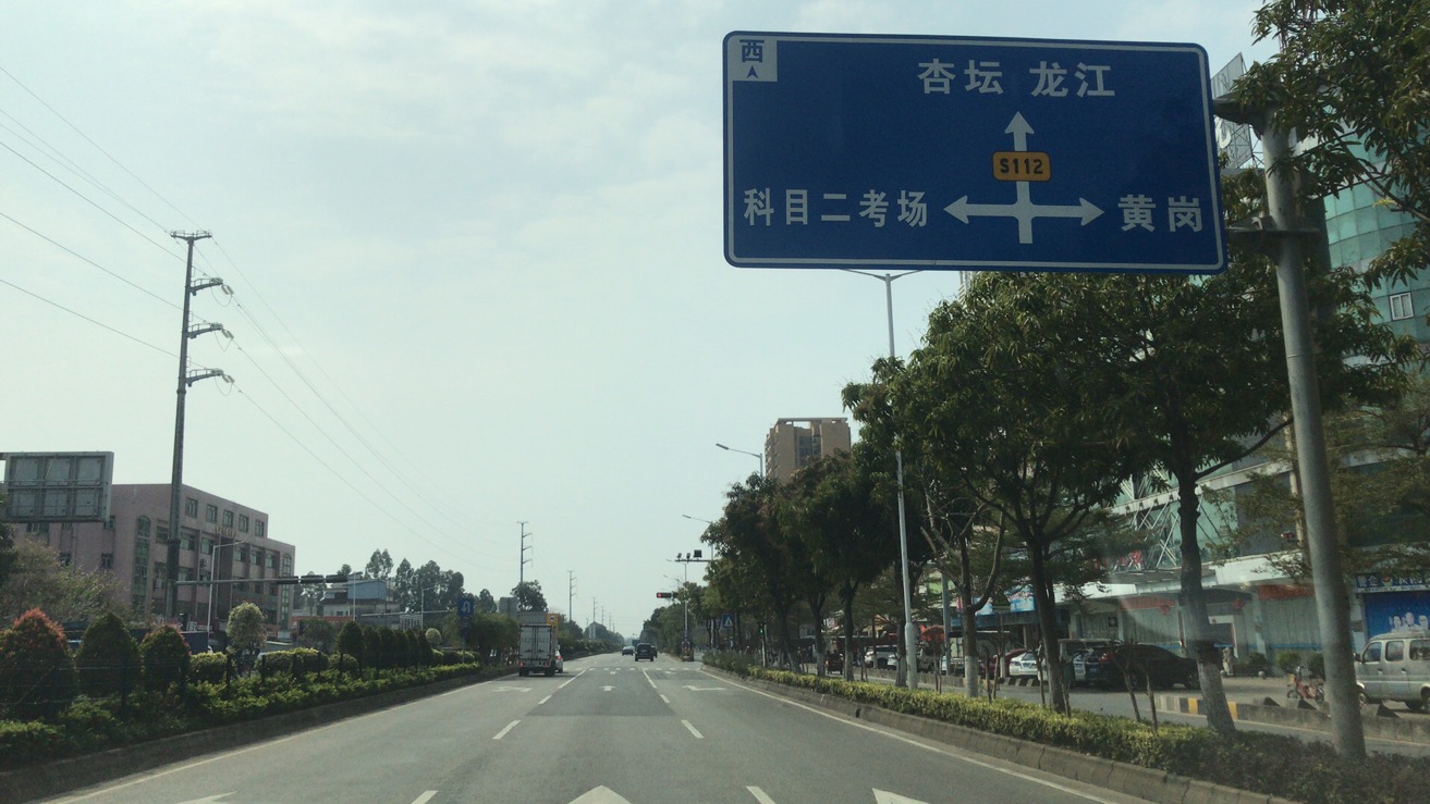 路上的车开始多了