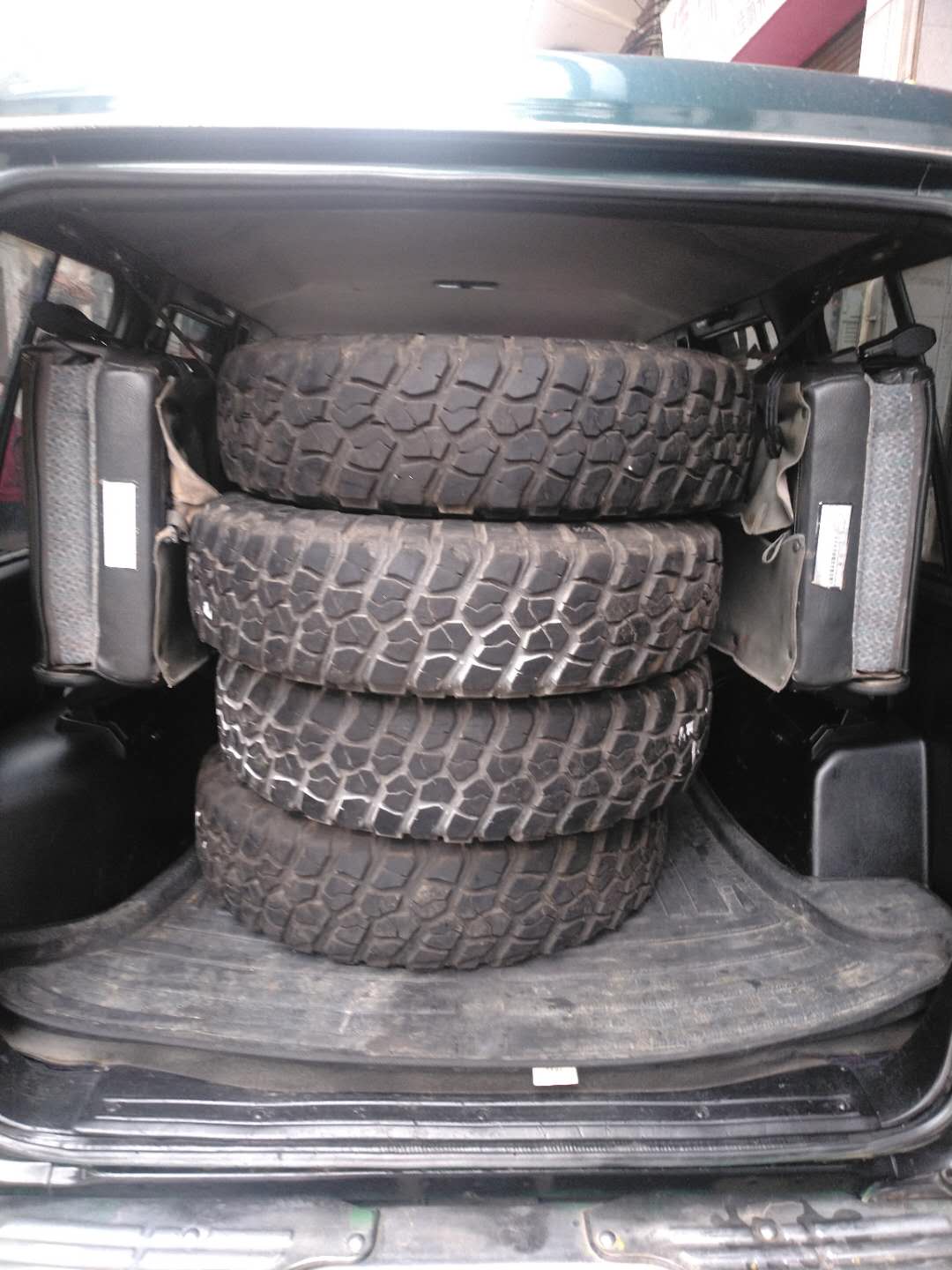 第二天带上轮胎过去给师傅装