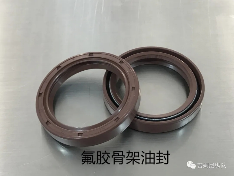 骨架油封为氟胶材料，比原车的油封更耐高温，品牌有日本和台湾的两种，