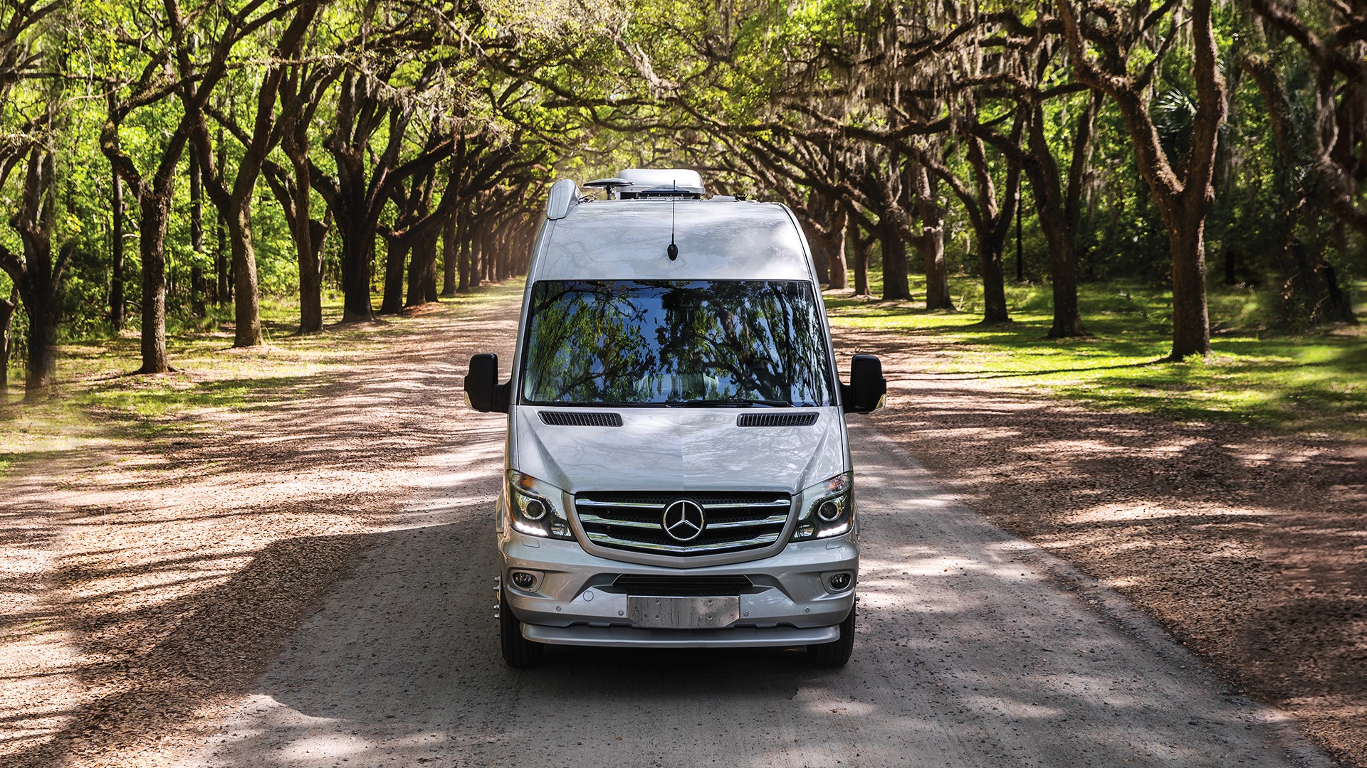 Interstate-Grand-Tour-EXT-Touring-Coaches-exterior-front-view.jpg