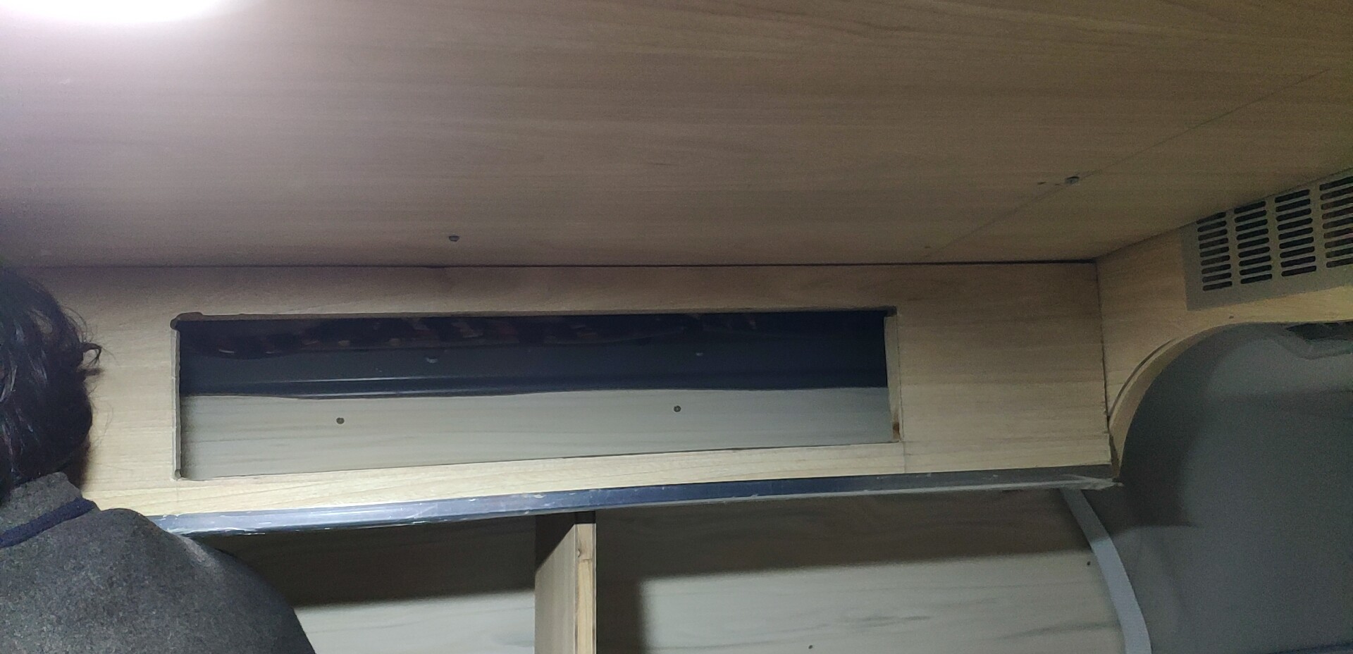 这个吊柜其实是拆了装装了拆，幸亏我用了螺母在木头里，不然木头都要被弄烂了。话说工艺，从结实度上我是做 ...