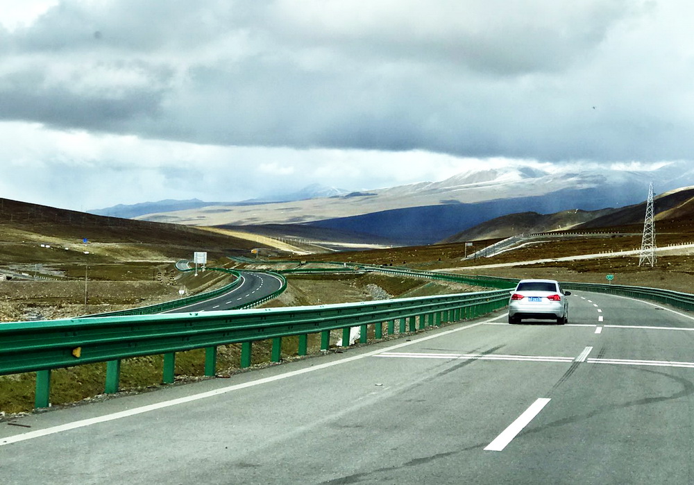 踏上回程的高速路。