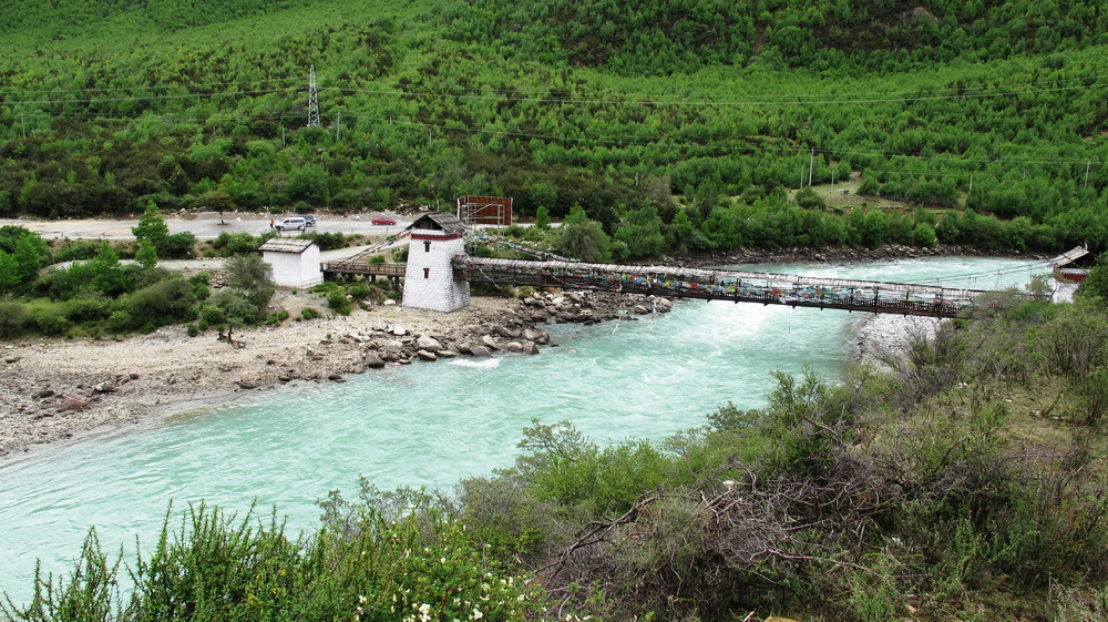 茶马古道横跨尼洋河。