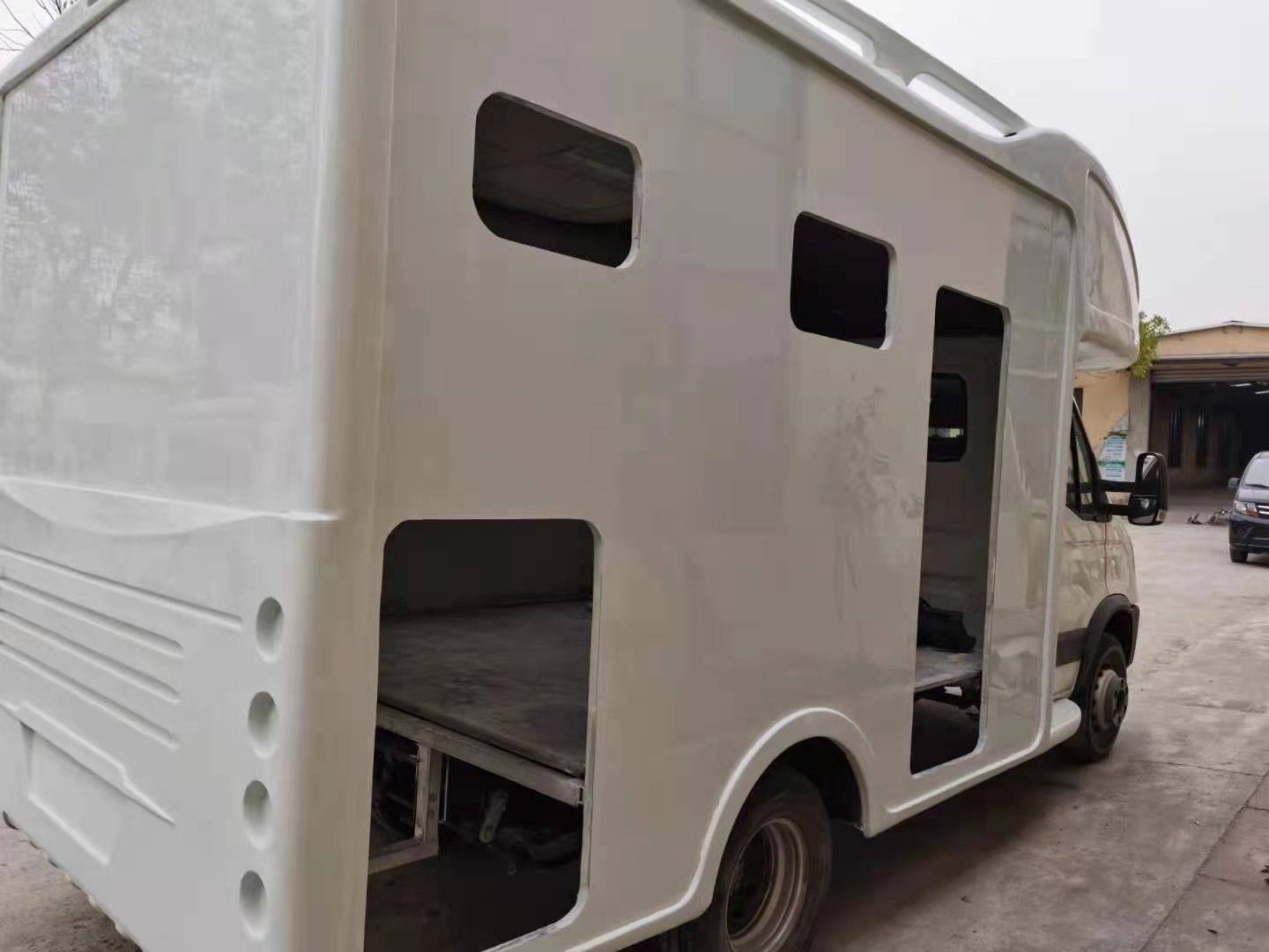 从这个角度可以看到大梁   很厚实