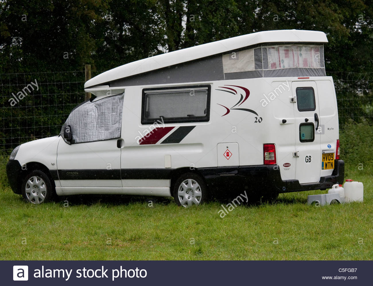 citroen-hyla-romahome-campervan-parked-birminham-uk-C5FGB7.jpg
