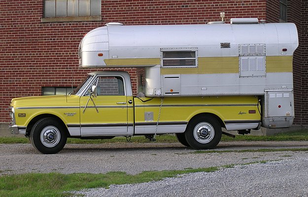 chevrolet-longhorn-camper-special-1969.jpg