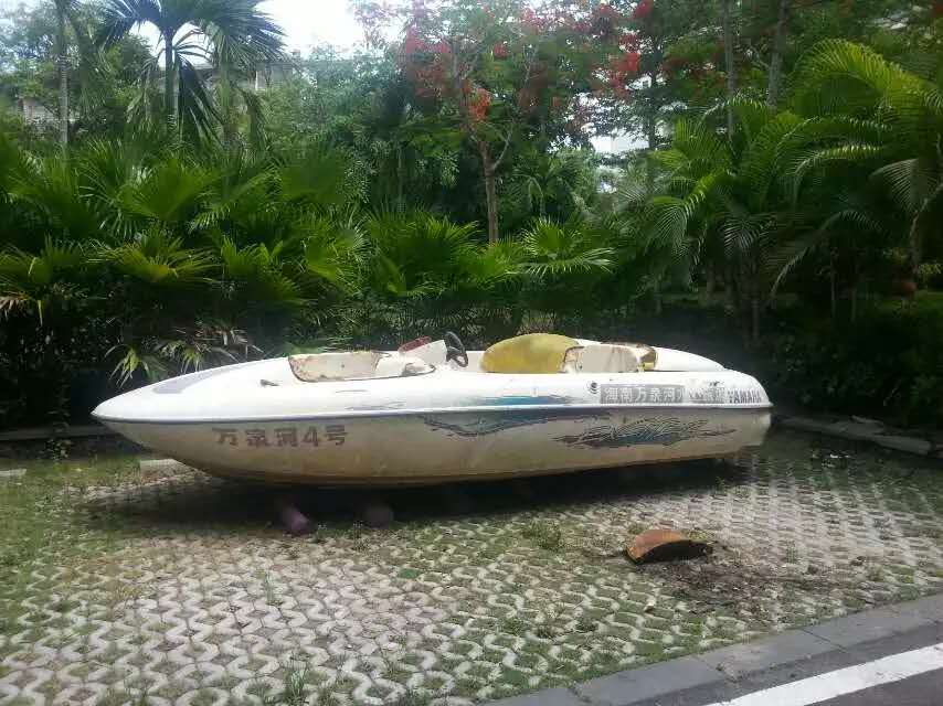 雇吊车拉回来，放好！侧面