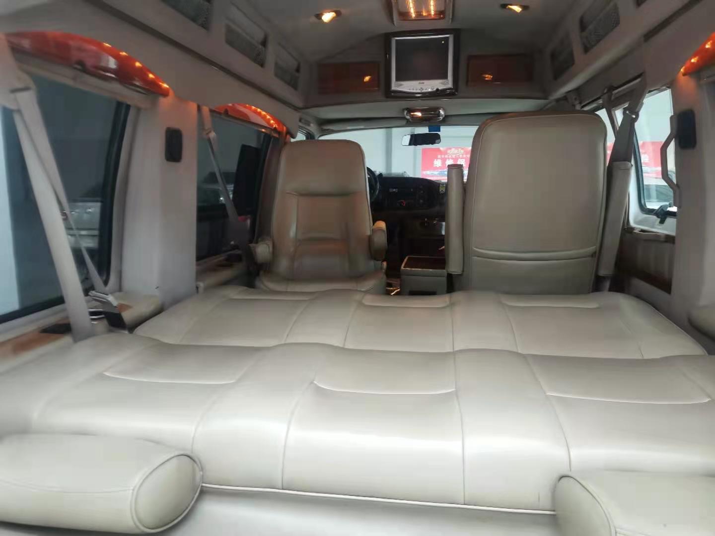 第三排座椅手动放平1.5m大床