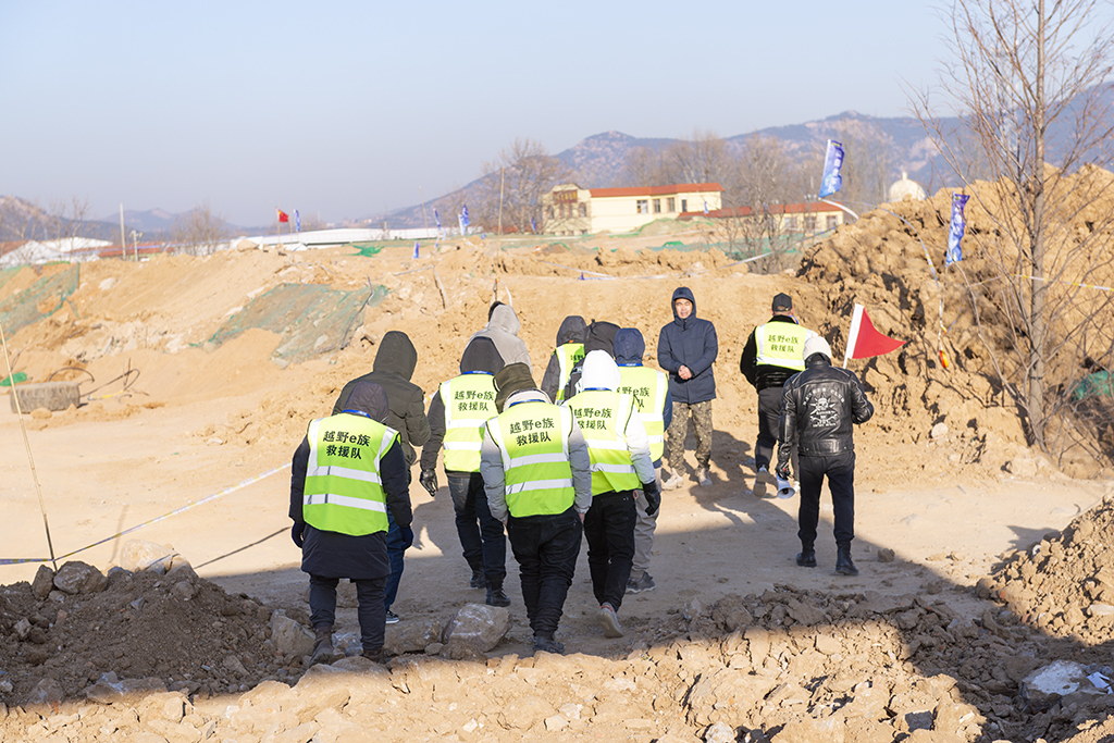 总指挥崂山蘑菇带队勘察赛道