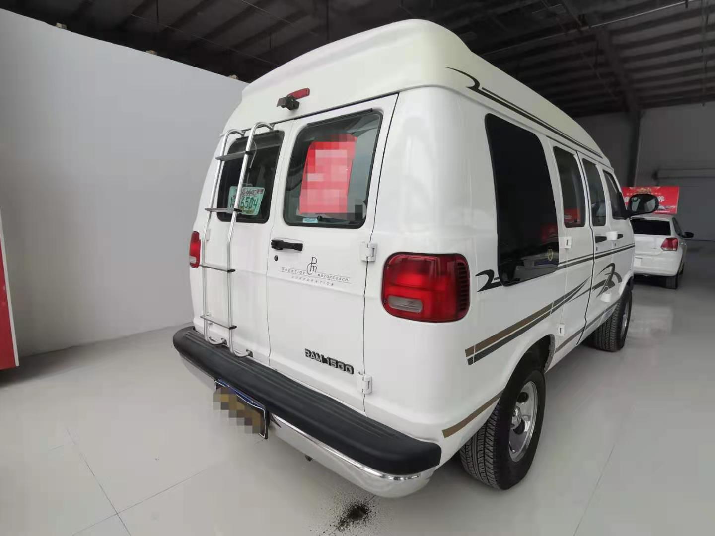 小梯子增加了几分野性。