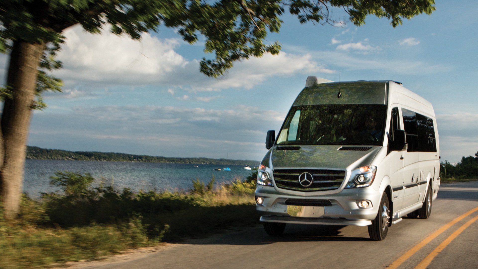 Interstate-Lounge-EXT-Touring-Coaches-drive-by-the-bay-2.jpg