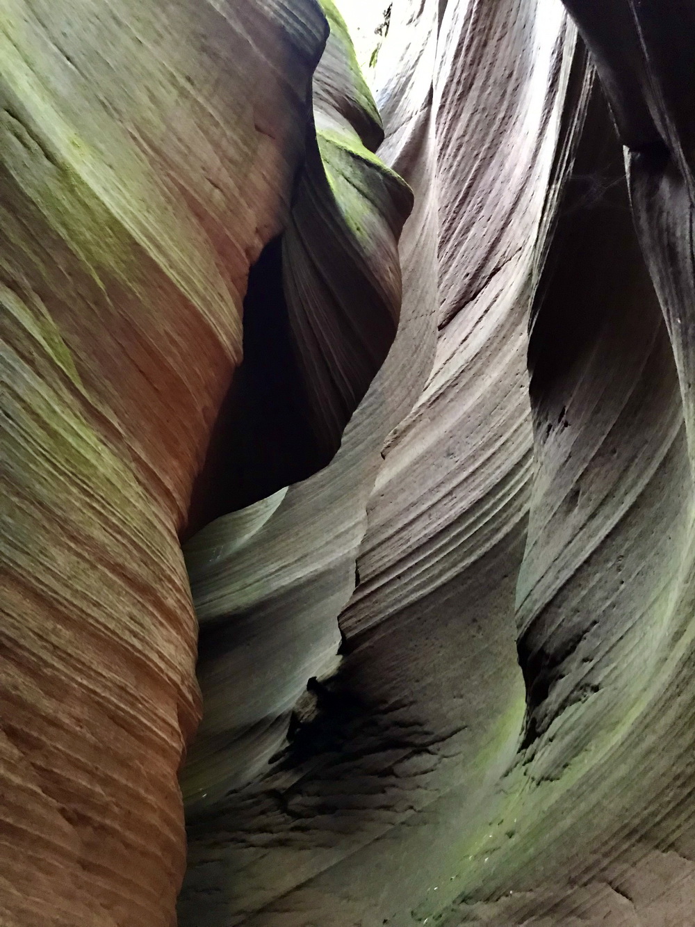 延安甘泉县雨岔大峡谷。