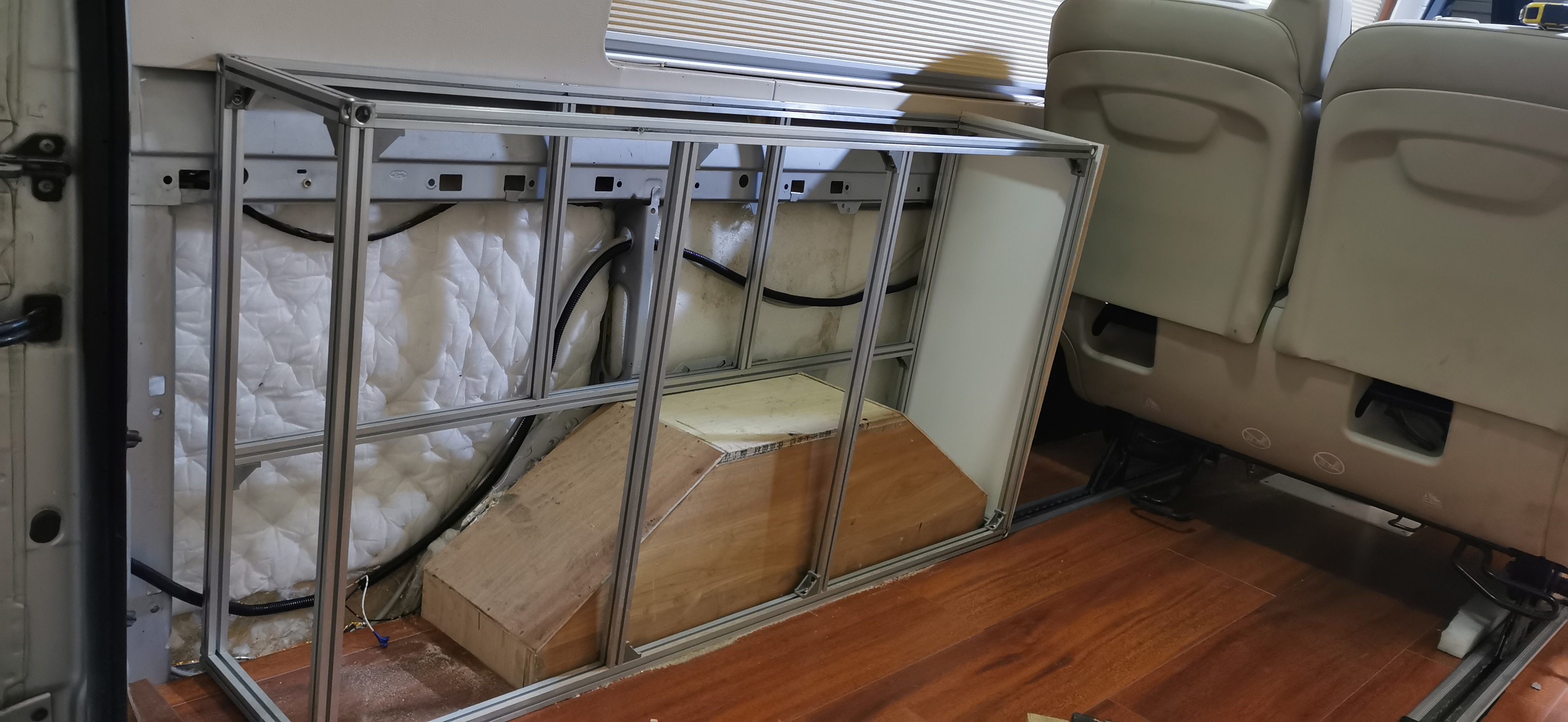 床柜用2020铝型材做骨架