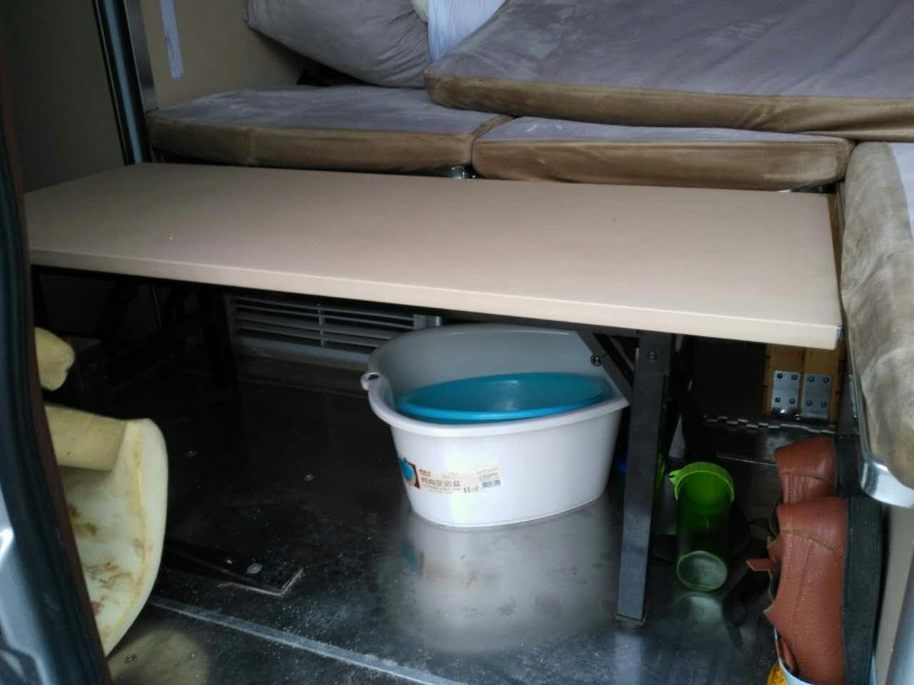 这是车友放在他车上的样子，也是变床用的。