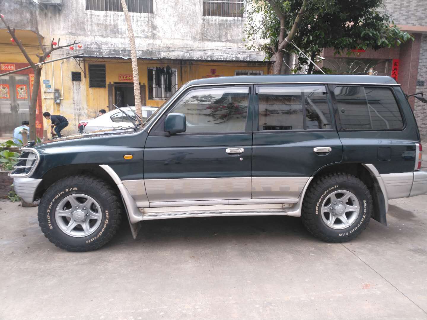 回来补一点油漆轮毂换了轮胎有些挂到