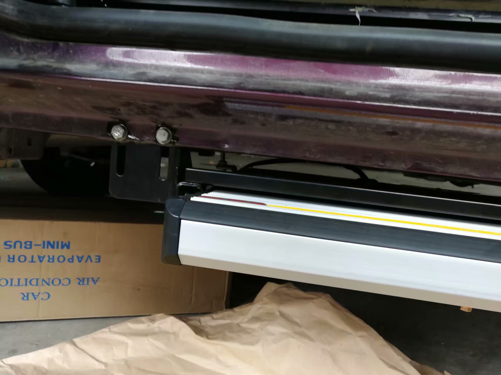 安装完成，接线信号到中门的触控开关内，电源12V，很简单。就是安装时太累，踏板太重。 ...