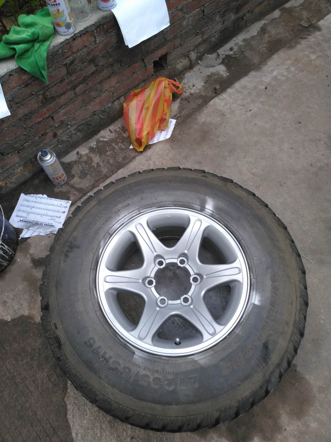 喷4个轮毂 先银色手喷在光油，太懒没有精心打磨随便擦一下喷了，喷了就装上去了，还没有干 ...